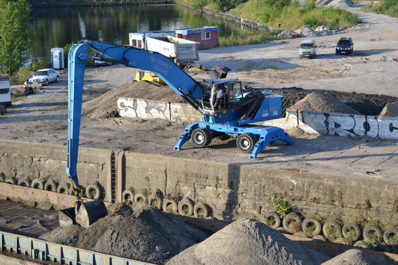 TEREX-Fuchs MHL 360 2006r do rozładunku barek